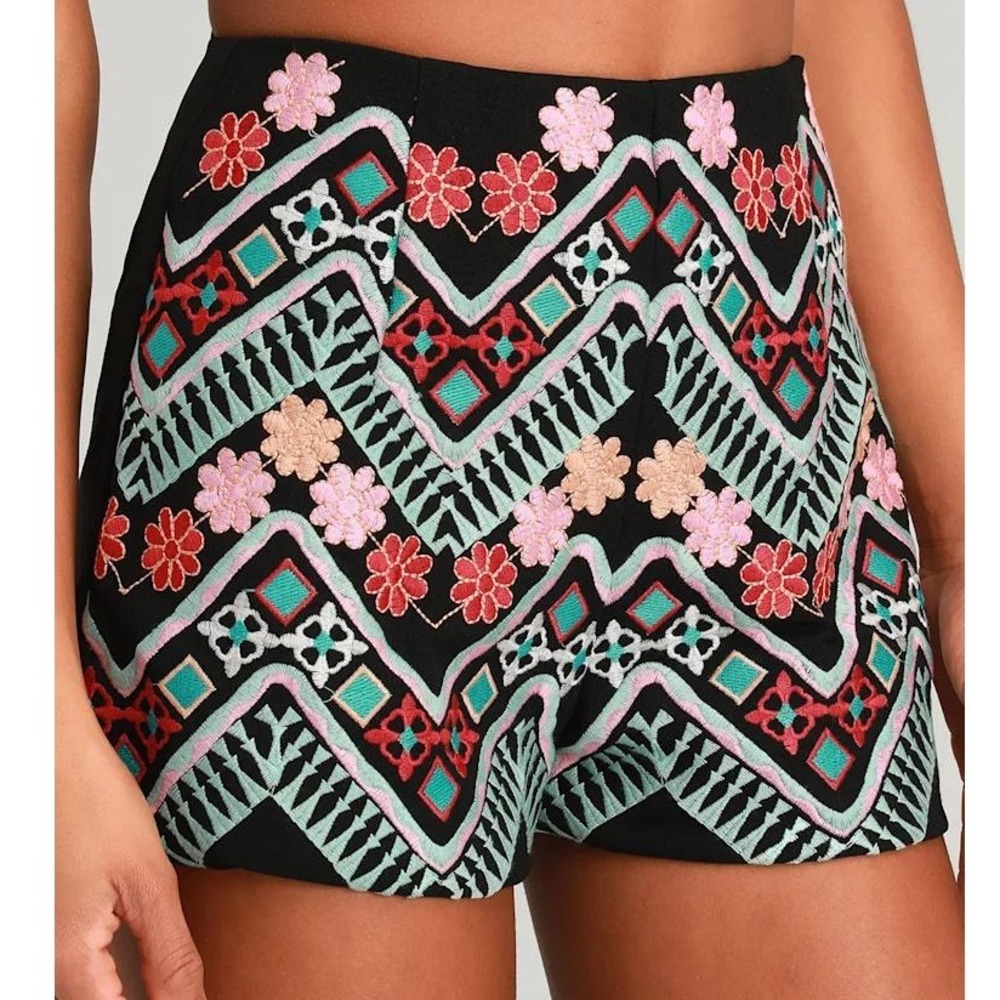 Lulus NWT Black‎ Multi Rhythm Embroidered Floral High-waisted Shorts Size Small